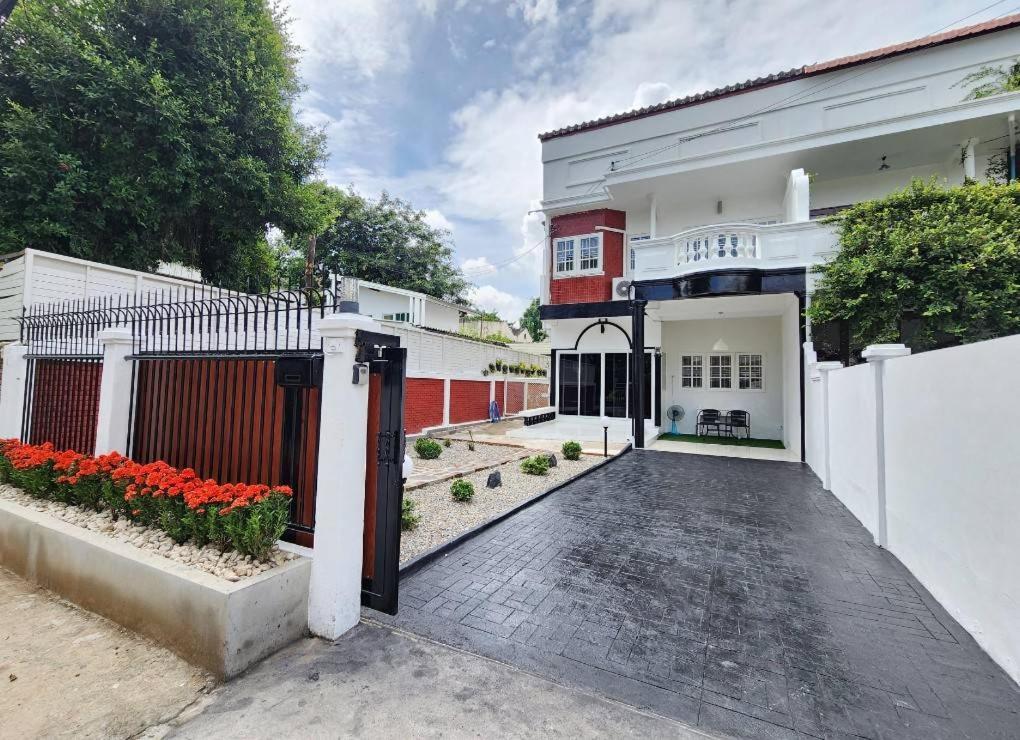 Boxsoon Nimman 2 # 4Beds 3Baths Villa Chiang Mai Exterior photo